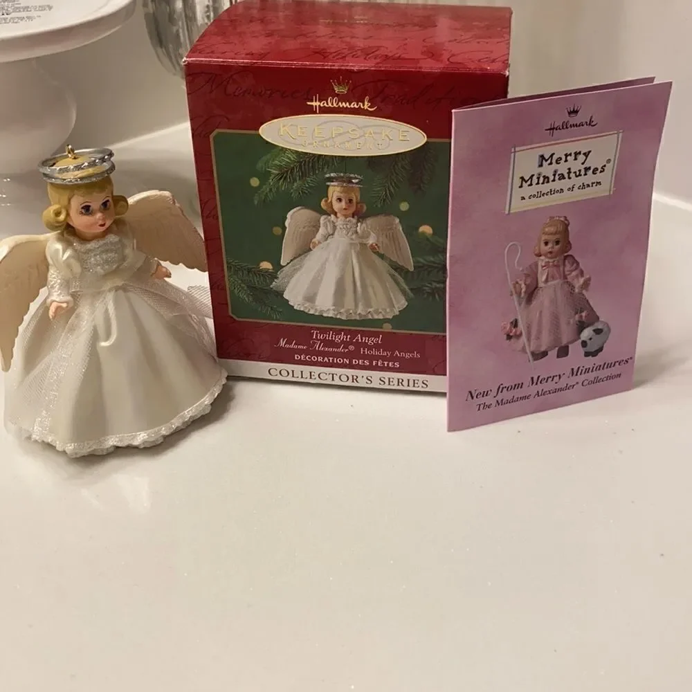 HALLMARK 2000 #3 TWILIGHT ANGEL MADAME ALEXANDER